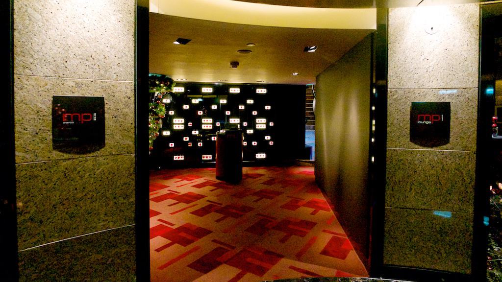 遠企38樓的馬可波羅有分餐廳和 lounge。這次研究生來吃的是餐廳的部分，lounge下次會介紹
