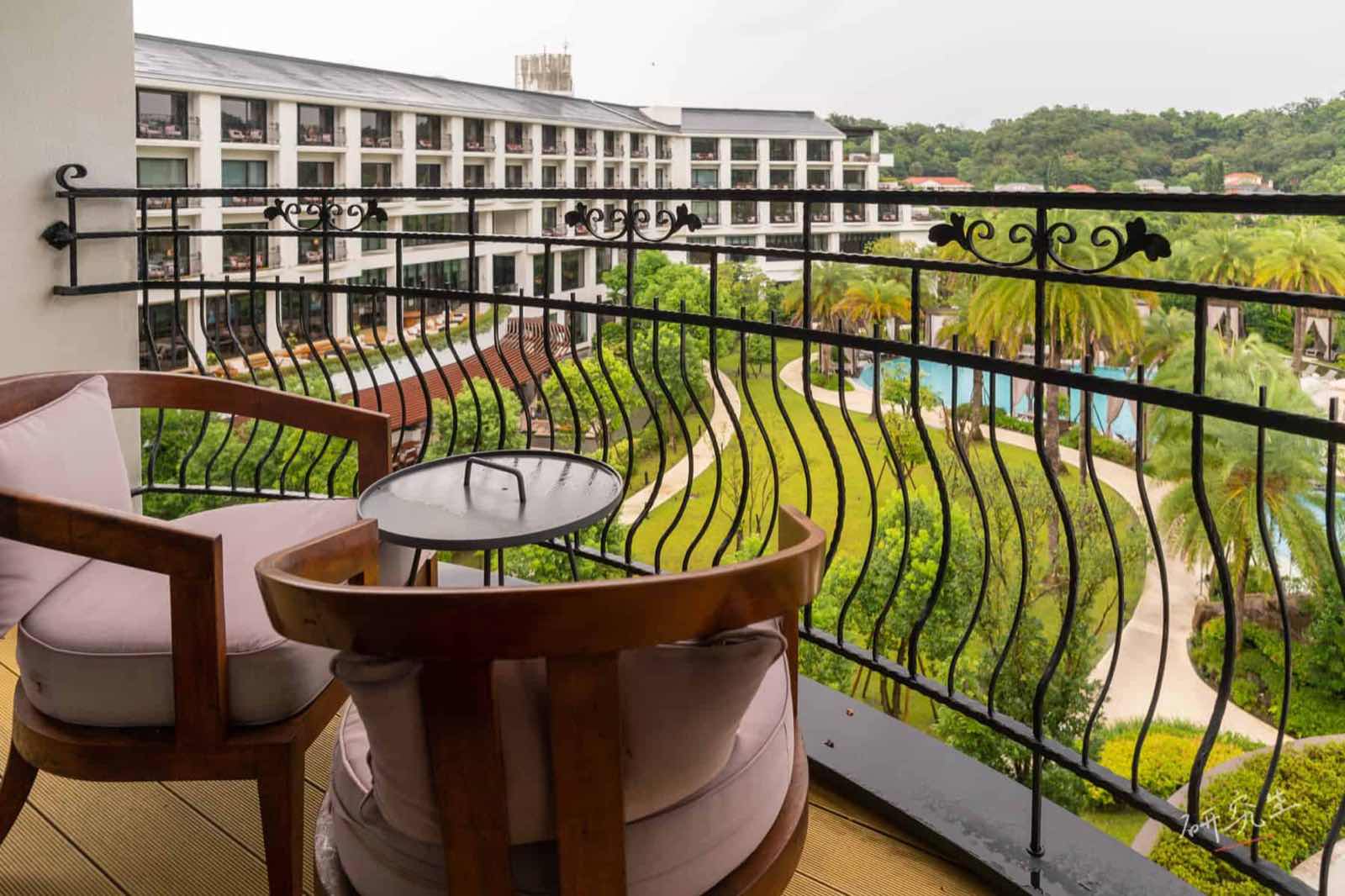 坐在陽台喝杯咖啡，看著整片園景，也是一種享受｜大溪威斯汀 (Westin Tashee)