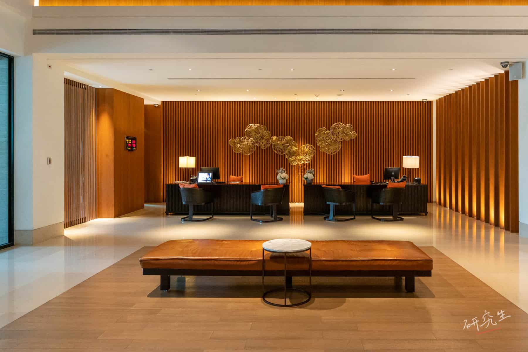Check-in 櫃檯有種意外的典雅感｜大溪威斯汀 (Westin Tashee)
