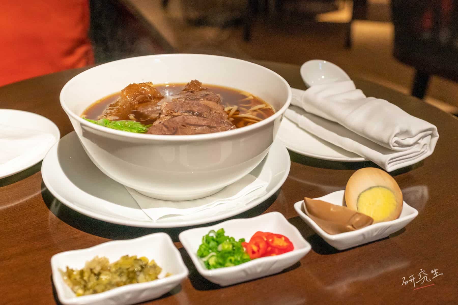 大廳挑選的餐點－牛肉麵。好吃！｜大溪威斯汀 (Westin Tashee)