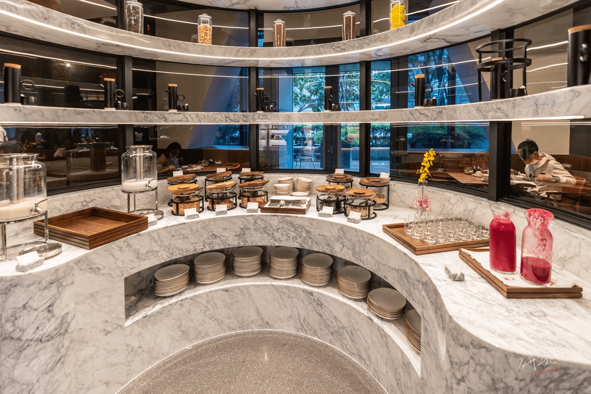 高雄洲際的早餐檯。IHG 的免費早餐只給鑽石，白金再怎麼住都要自己付。